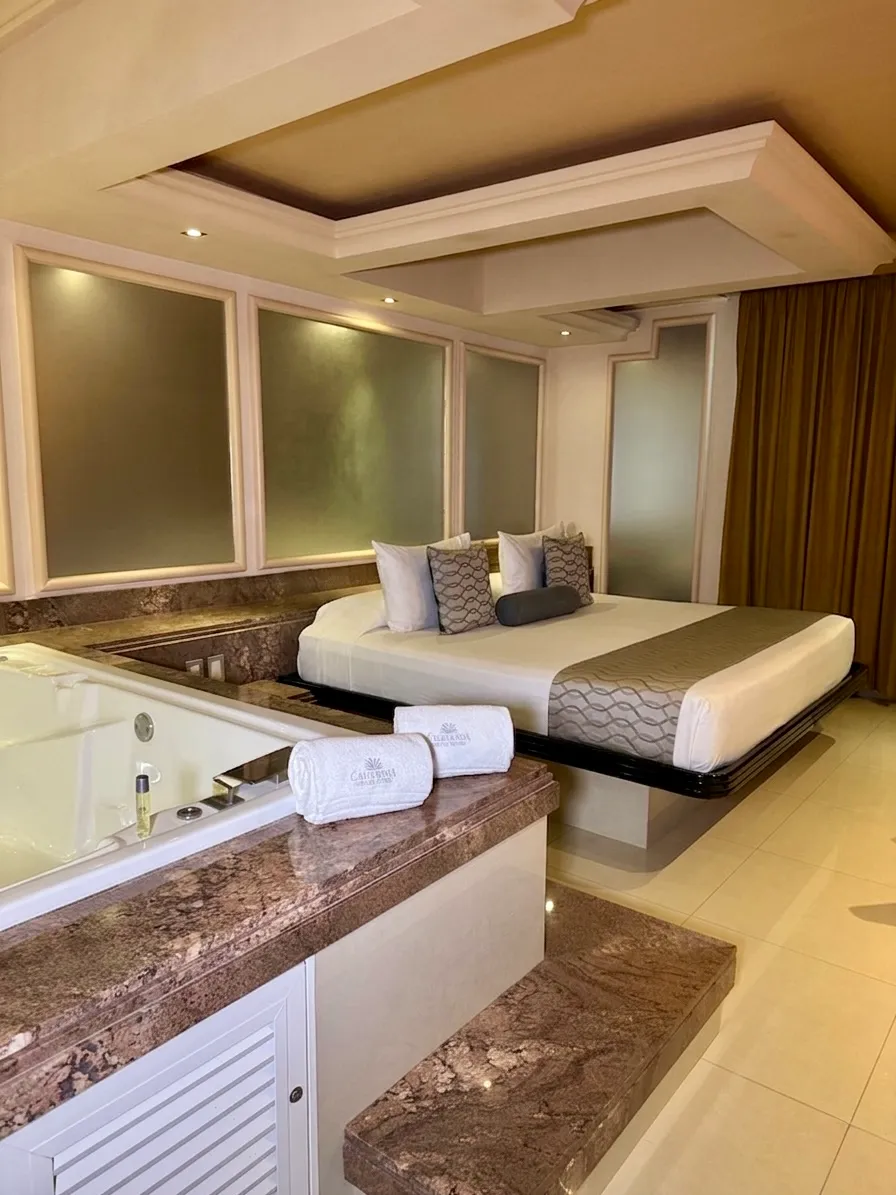 Suite Deluxe con jacuzzi privado en California Hotel