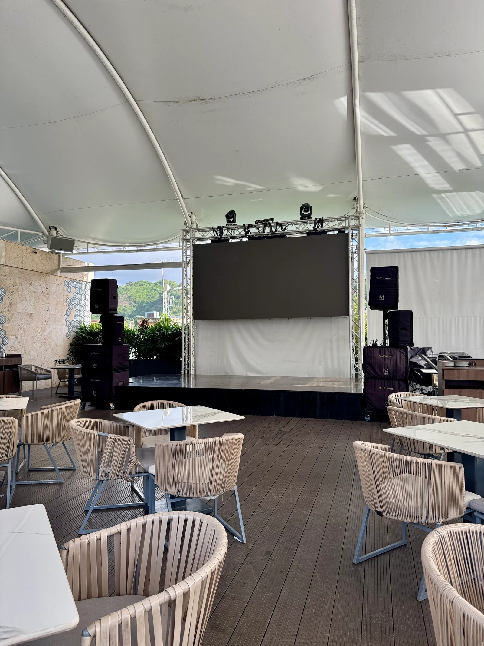 Terraza The View del California Hotel montada para eventos y shows